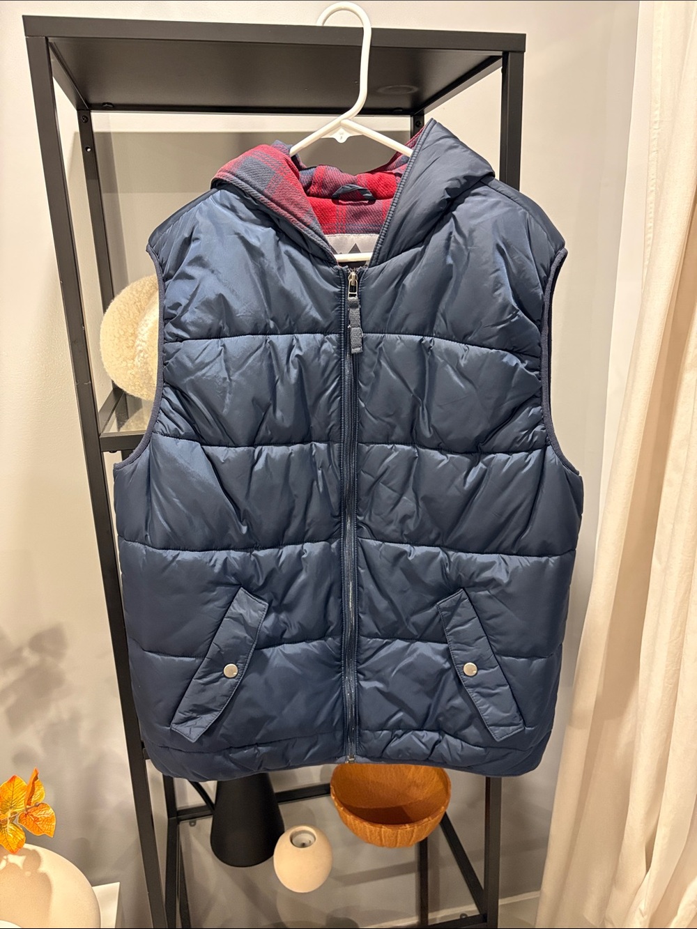 098 Man’s Navy Puffer Vest with Hood